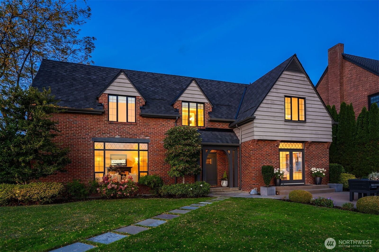 Property Photo:  1990  Magnolia Blvd Way W  WA 98199 