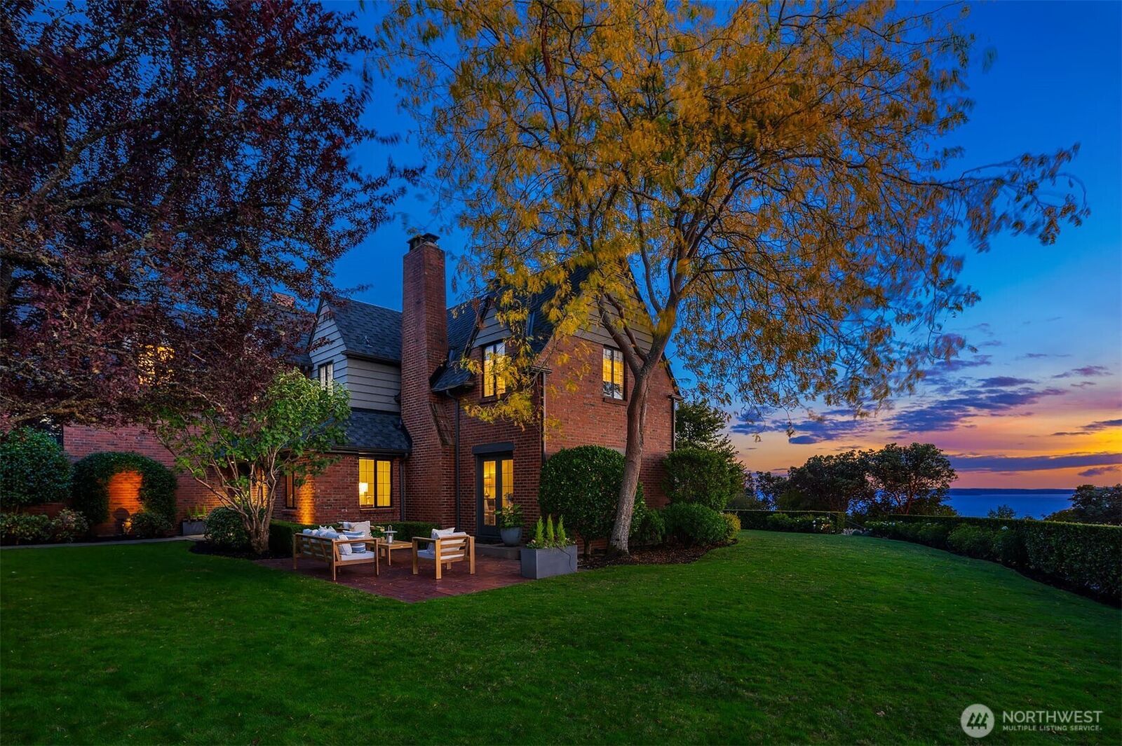 Property Photo:  1990  Magnolia Blvd Way W  WA 98199 