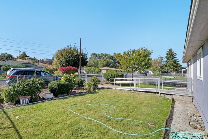 Property Photo:  1539 N Mary Street  WA 98837 
