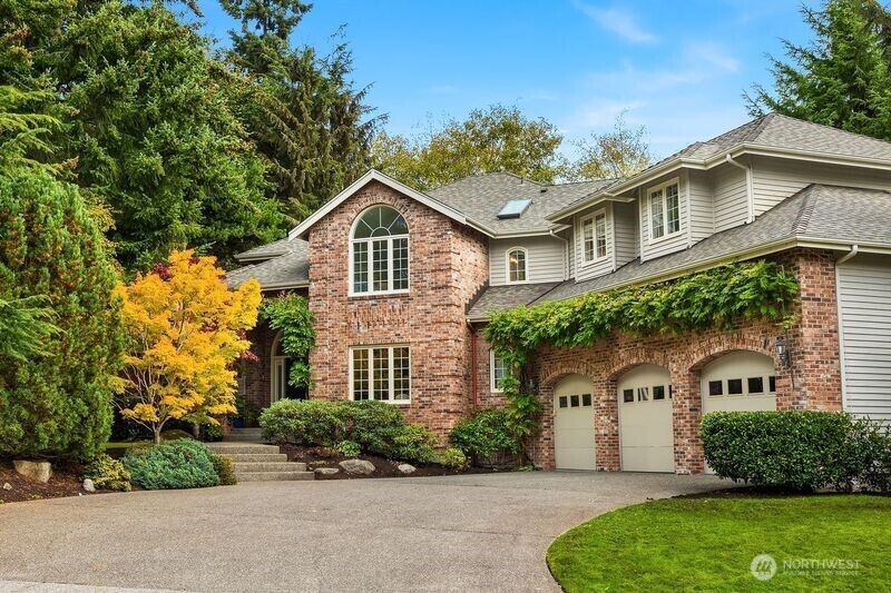 Property Photo: 1176 Alexander Place NE WA 98110