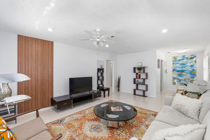 Property Photo: 23 NE 19th Avenue FL 33060