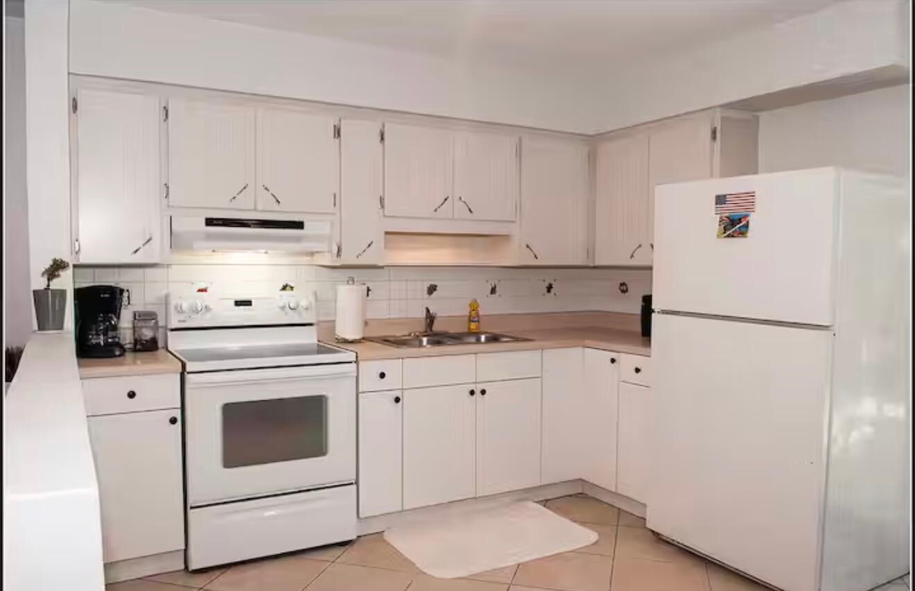 Property Photo:  5712 NE 17th Terrace 5712  FL 33334 