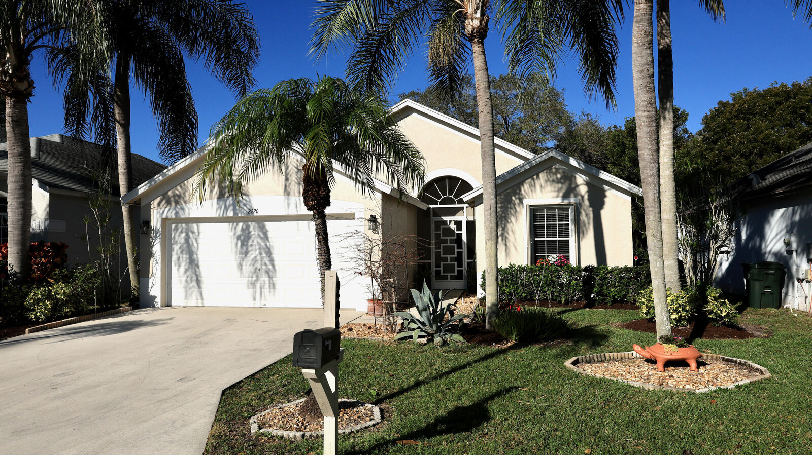 Property Photo:  2220 Soundings Court  FL 33413 