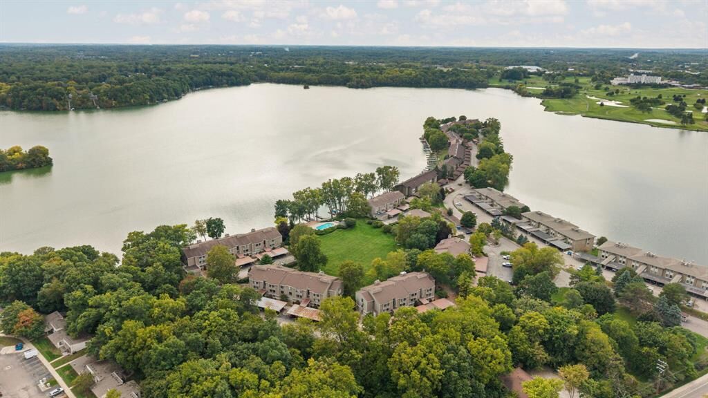 Property Photo:  1660 Cliffs Landing 102  MI 48198 