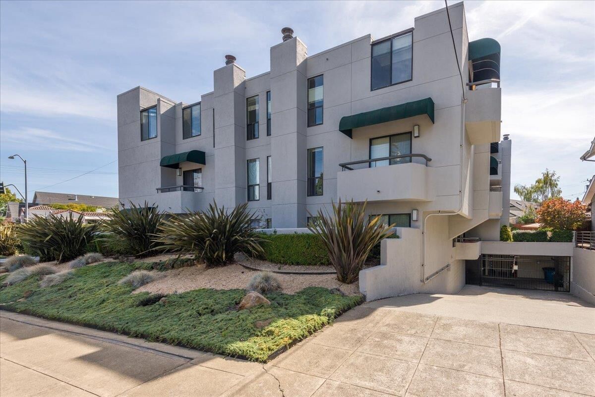Property Photo: 5 West Bellevue Avenue 2 CA 94402