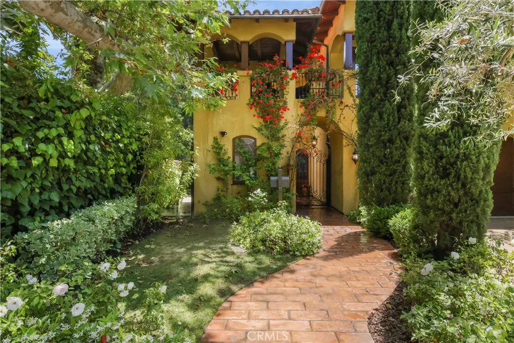 Property Photo:  12226 Paisley Lane  CA 90049 