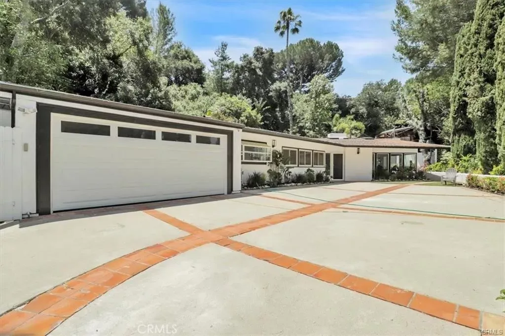 Property Photo:  9466 Hidden Valley Place  CA 90210 
