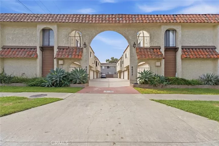 Property Photo:  8634 Park Street 3  CA 90706 