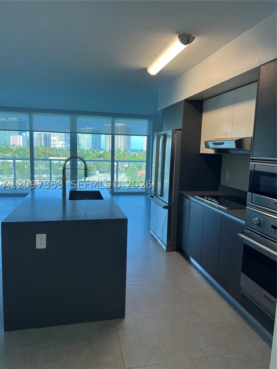 Property Photo: 9821 E Bay Harbor Dr 805 FL 33154