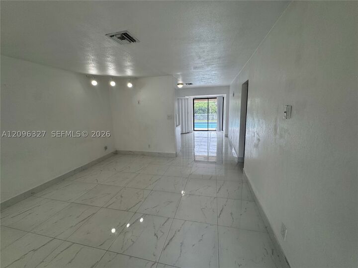 Property Photo:  1009 NE 2nd St  FL 33009 