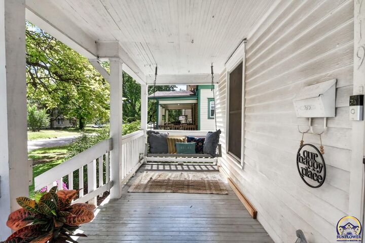 Property Photo: 1719 SW Buchanan St KS 66604