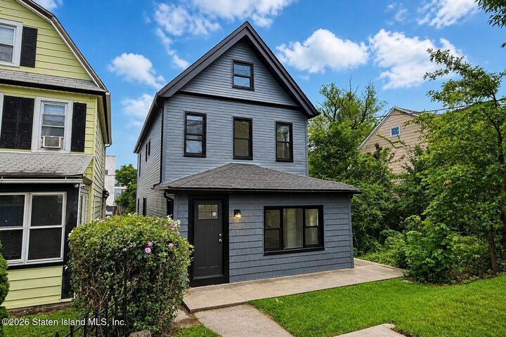 Property Photo:  221 South Avenue  NY 10303 