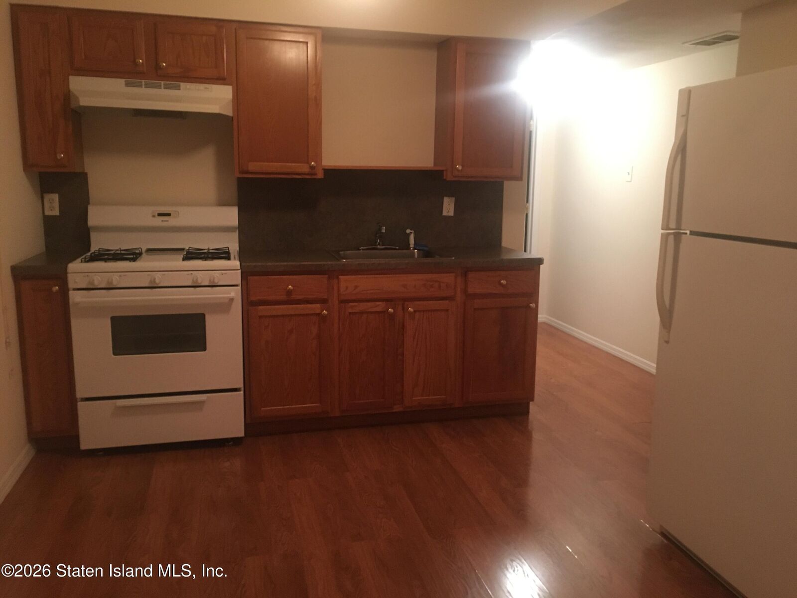Property Photo:  249 Warwick Avenue 2  NY 10314 