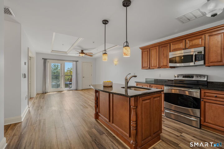 Property Photo:  461 Bank Street 403  CT 06320 