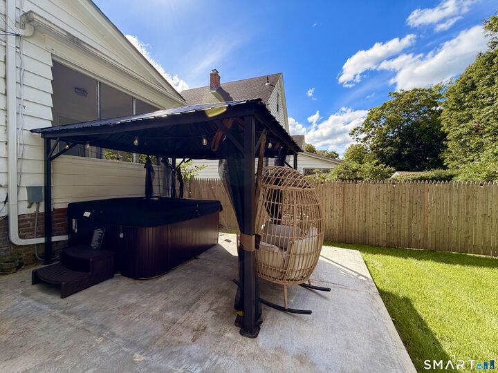 Property Photo:  50 Roydon Road  CT 06511 