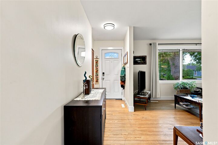 Property Photo: 1706 Ewart Avenue SK S7H 2L2