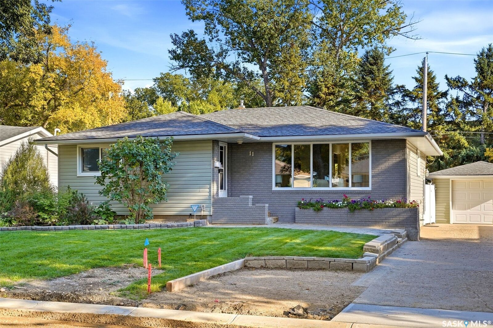 Property Photo:  11 Dolphin Bay  SK S4S 3J7 