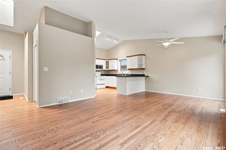 Property Photo:  323 Garvie Road  SK S7S 1A3 