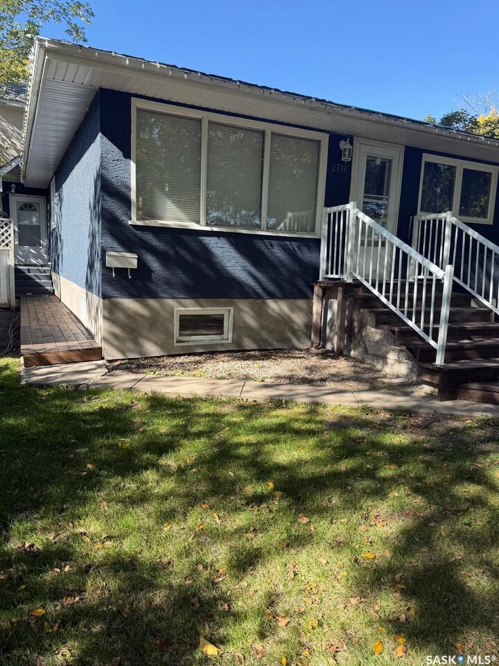 Property Photo:  2716 McDonald Street  SK S4N 2Z8 