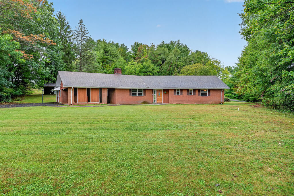 Property Photo: 61 Glenmont Rd VA 24381