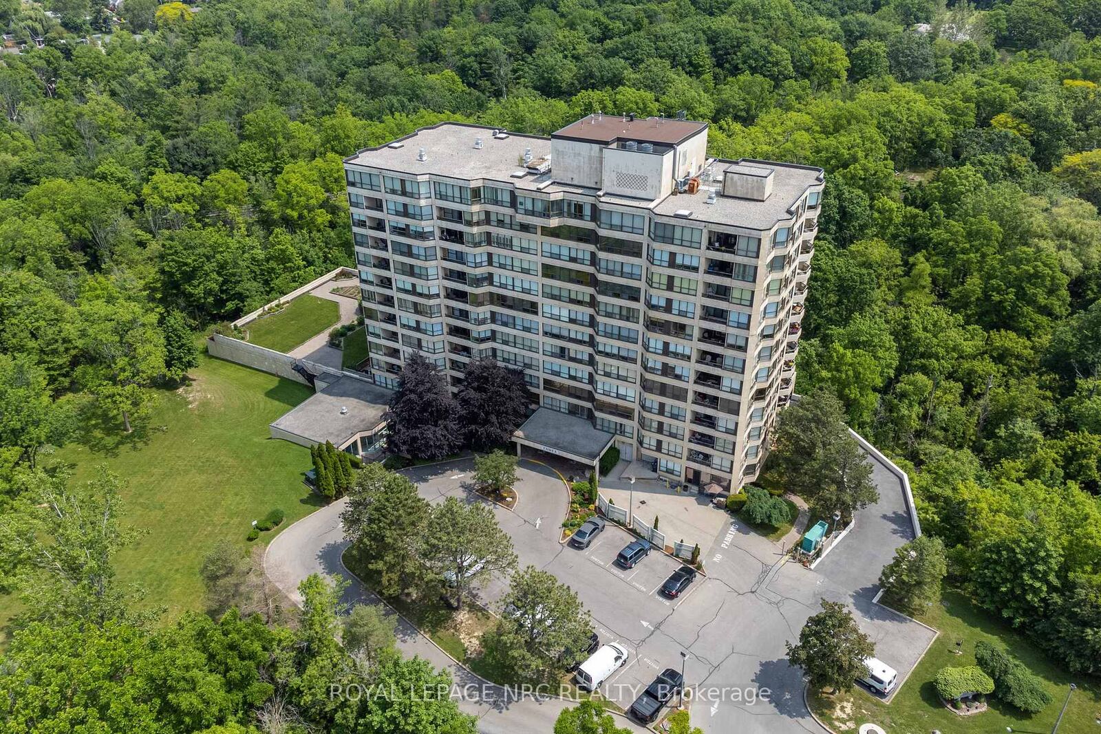 Property Photo:  3 Towering Heights Boulevard 404  ON L2T 4A4 