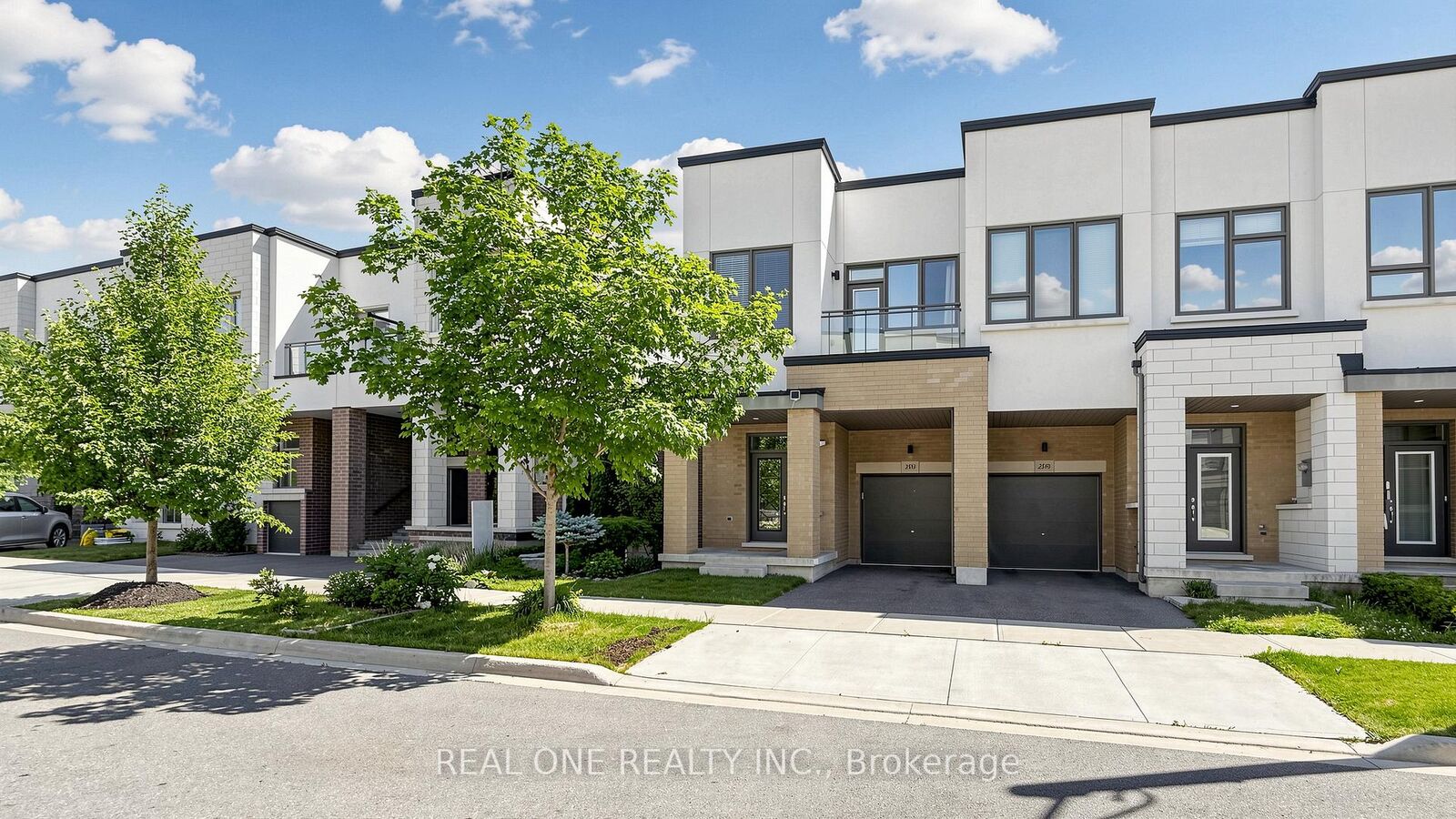 Property Photo:  3151 Mintwood Circle  ON L6H 0N9 