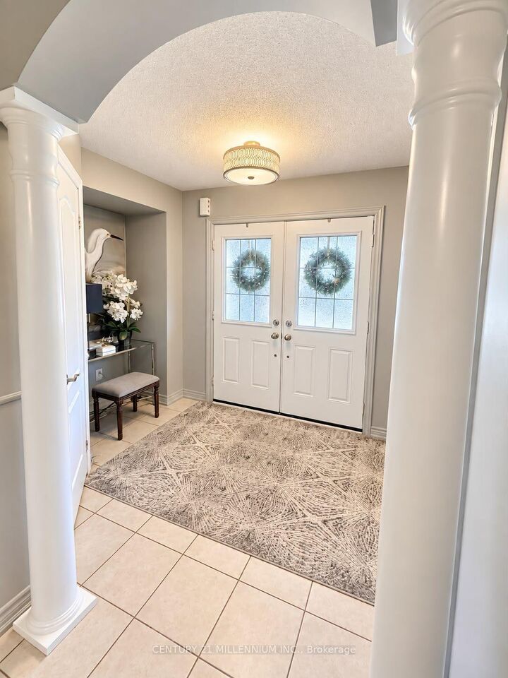 Property Photo:  14 Beachville Circle  ON L6X 0V4 