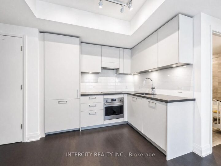 Property Photo:  33 Frederick Todd Way 1307  ON M4G 0C9 