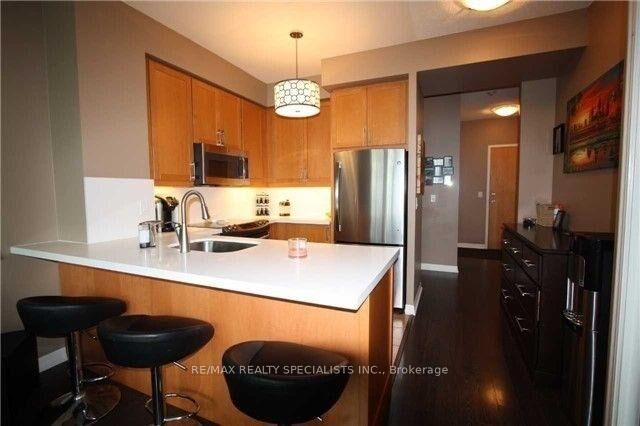 Property Photo:  3939 Duke Of York Boulevard 2010  ON L5B 4N2 