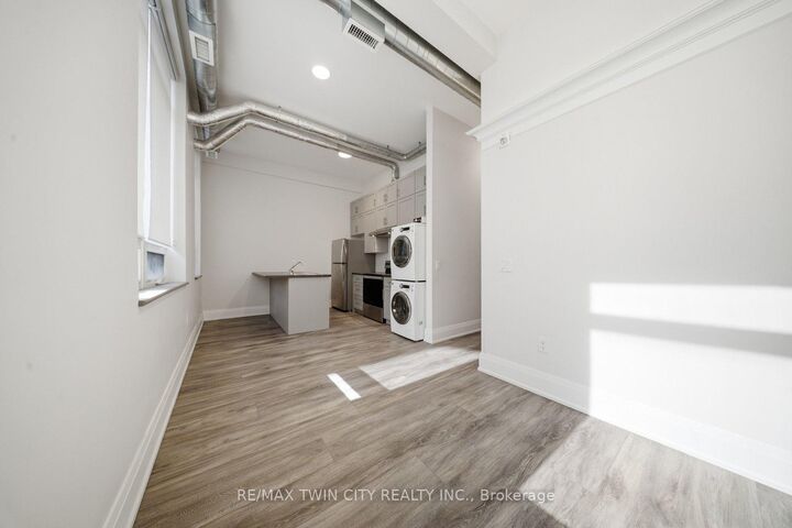 Property Photo:  11 Queen Street 201  ON N3T 3B2 