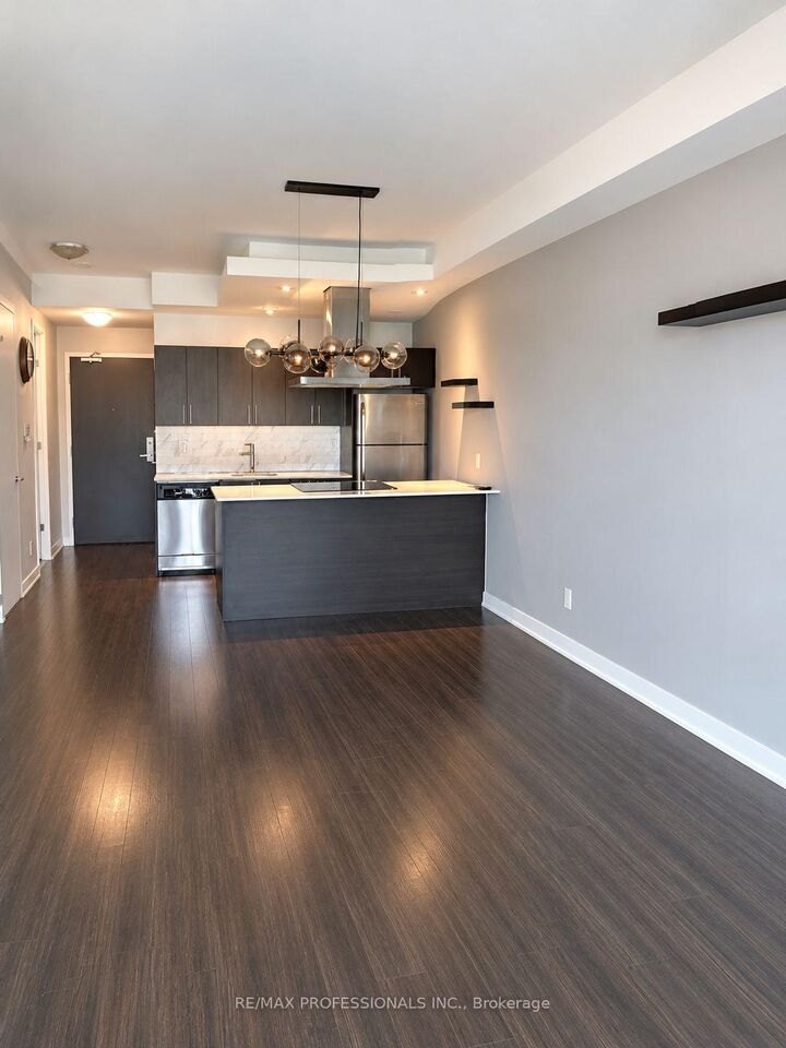 Property Photo:  165 Legion Road N 2033  ON M8Y 0B3 