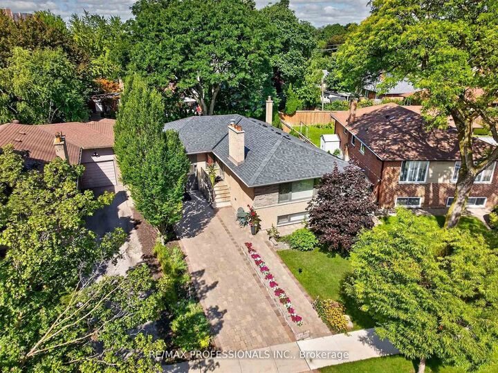 Property Photo:  57 Merrygale Crescent  ON M9B 5N9 