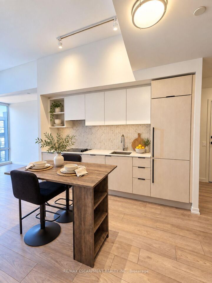 Property Photo:  82 Dalhousie Street 1010  ON M5B 0C5 