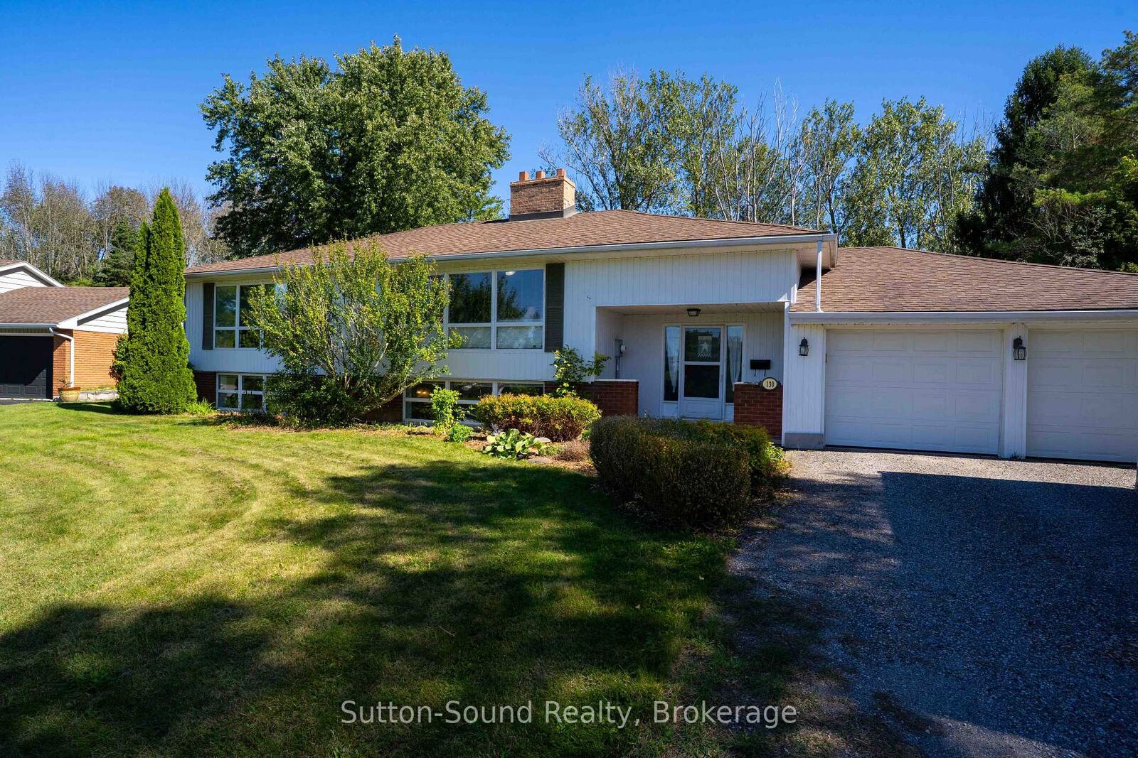 Property Photo:  130 Cearview Crescent  ON N4K 5N3 