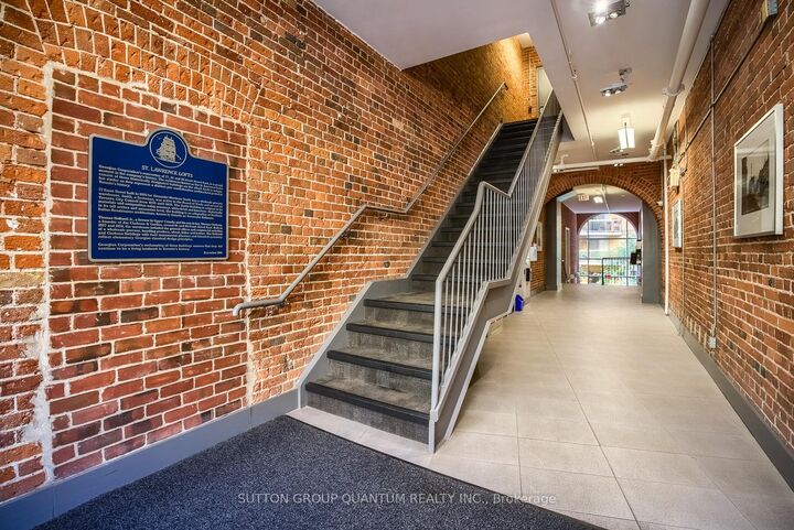 Property Photo:  81A Front Street E 413  ON M5E 1Z7 