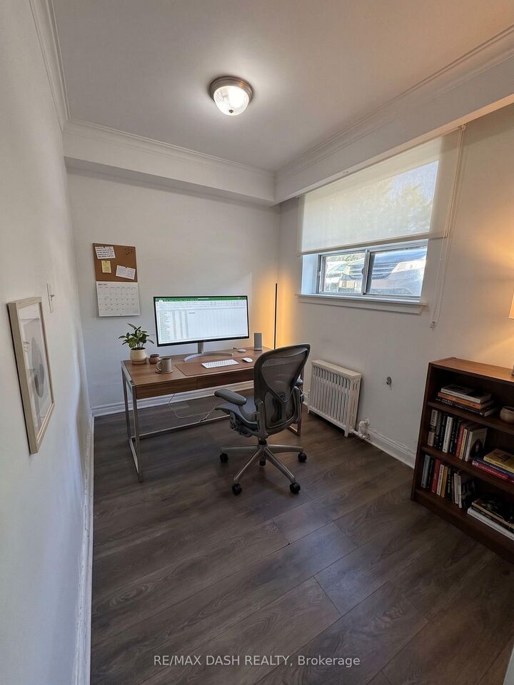 Property Photo:  50 Neptune Drive B1  ON M6A 1X1 