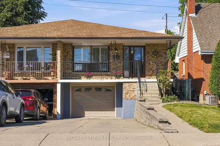 Property Photo:  564 Cochrane Road  ON L8K 3H5 
