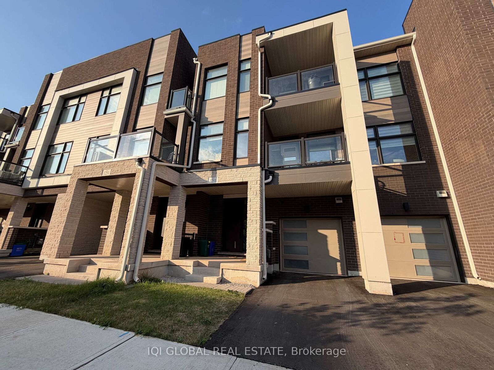 Property Photo:  1253 Anthonia Trail  ON L6H 7Y7 