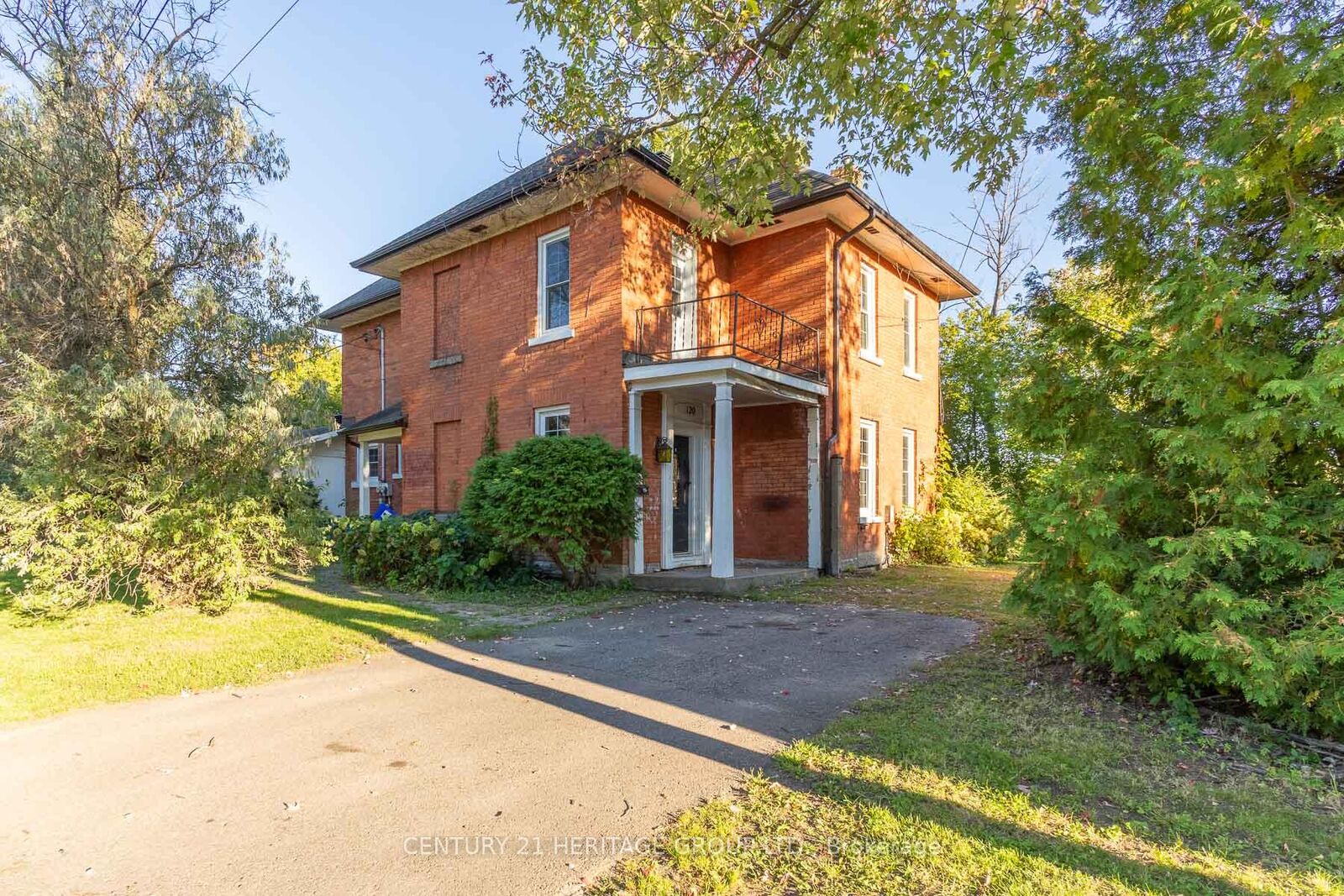 Property Photo:  120 Welland Street  ON K8A 5Y3 