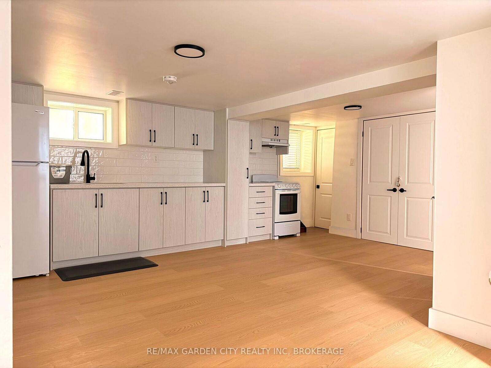 Property Photo:  5261 Buchanan Avenue  ON L2E 5A7 