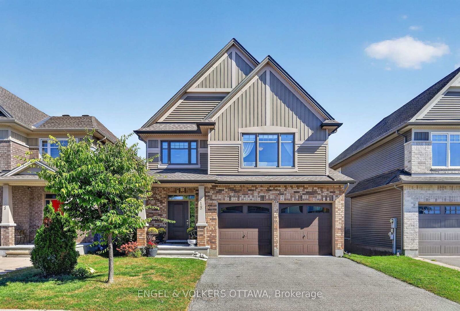 Property Photo:  715 Bunchberry Way  ON K1T 0J8 