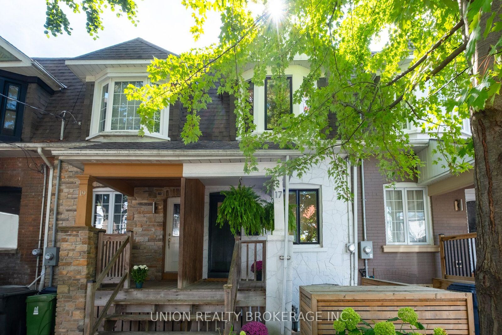 Property Photo:  17 Ashland Avenue  ON M4L 1J9 