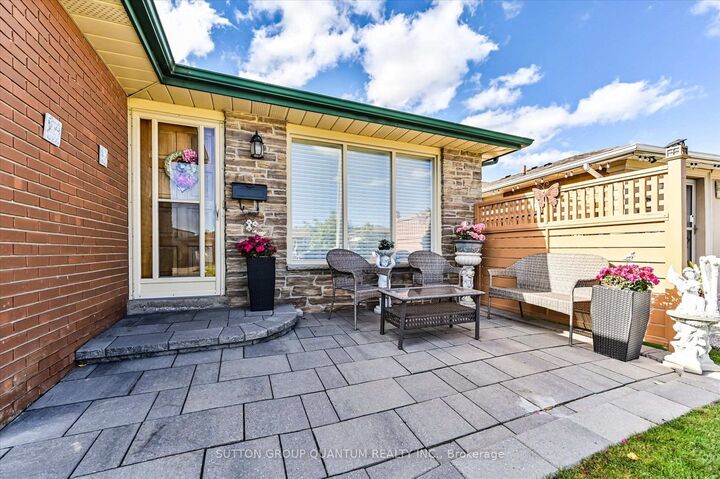 Property Photo:  3661 Keenan Crescent  ON L4T 3M1 