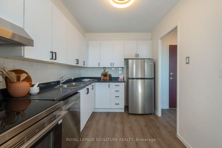 Property Photo:  360 Ridelle Avenue 1607  ON M6B 1K1 