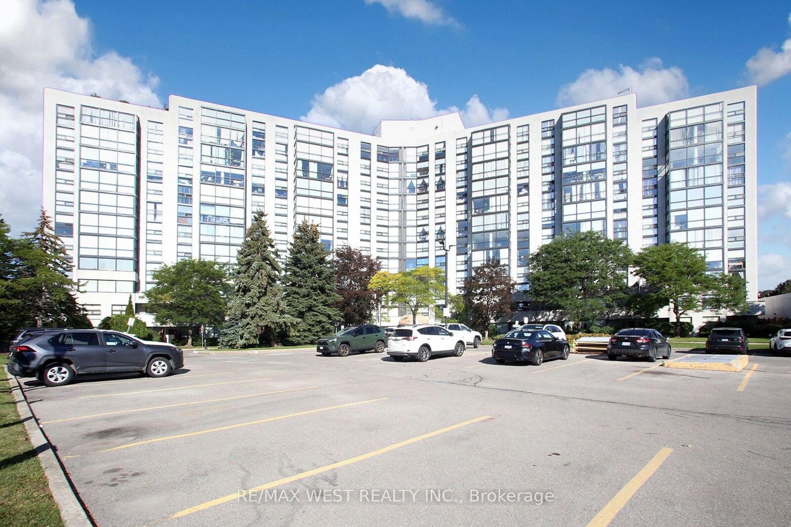 Property Photo:  40 Harding Boulevard W 305  ON L4C 9S5 