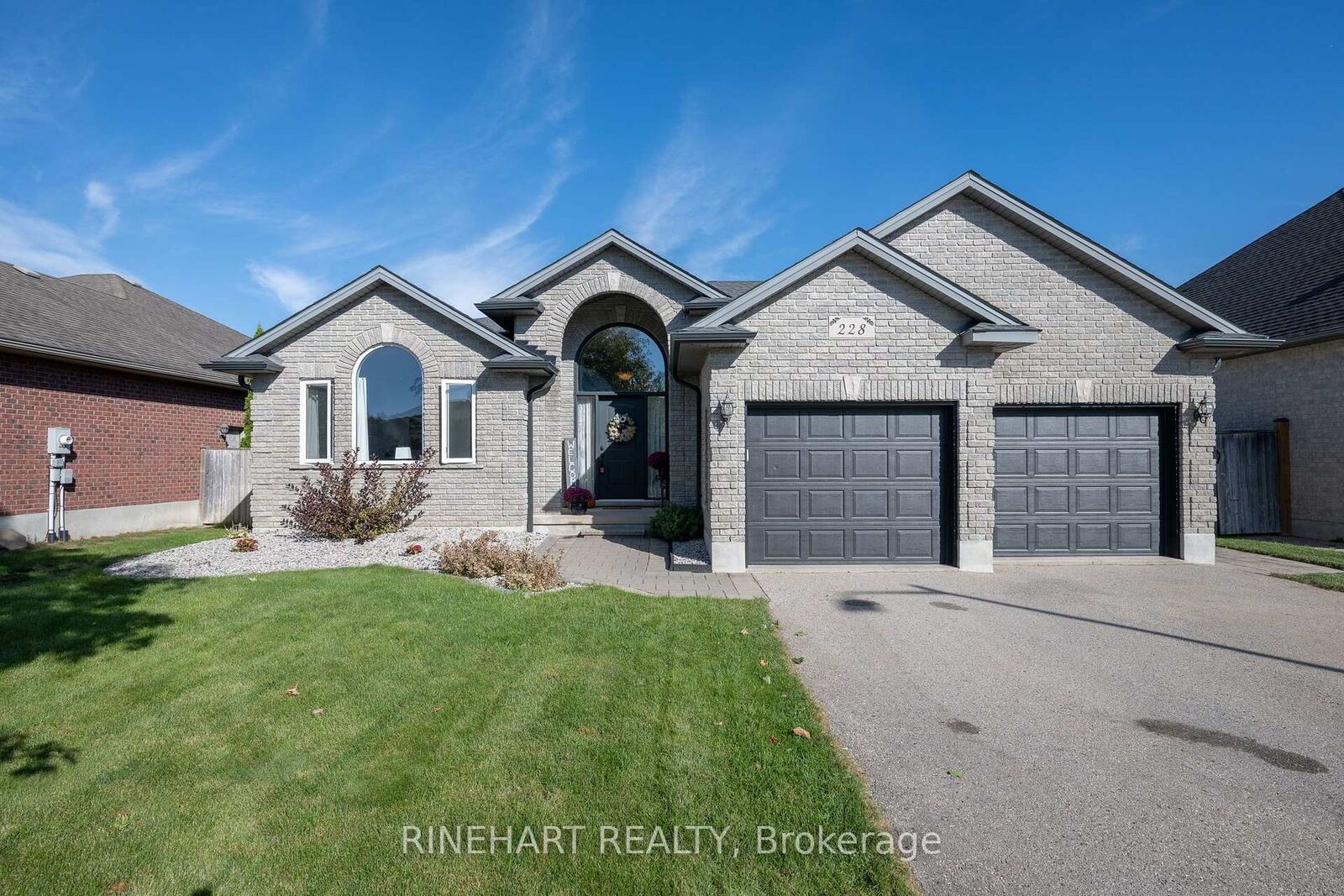 Property Photo:  228 Boyd Boulevard  ON N0M 2M0 