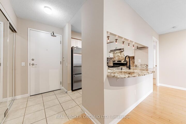 Property Photo:  153 Beecroft Road 2011  ON M2N 7C5 