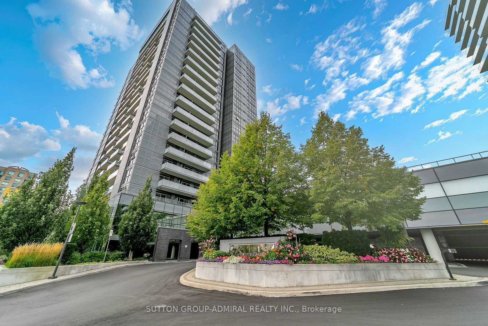 Property Photo:  55 Oneida Crescent 1005  ON L4B 0E8 