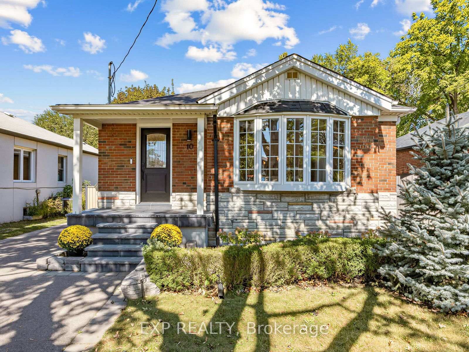 Property Photo:  10 Yarn Road  ON M9B 1H5 