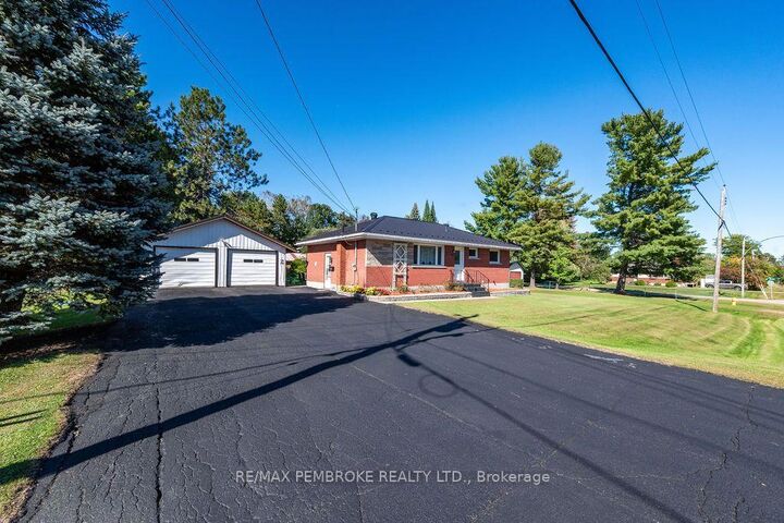 Property Photo:  41 Centre Street W  ON K8A 7E8 